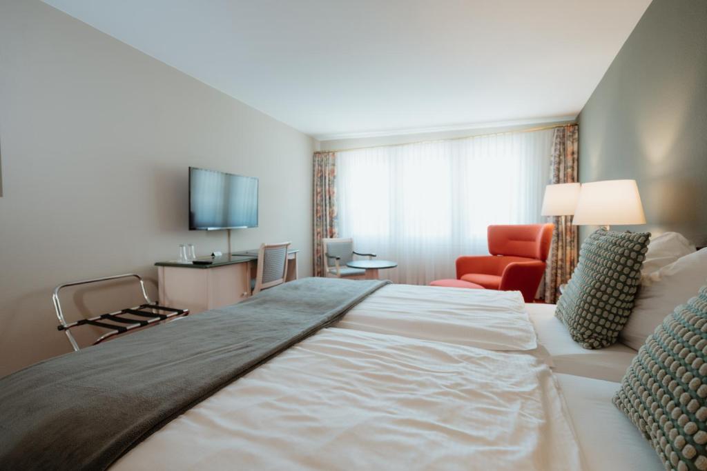 Postel nebo postele na pokoji v ubytování Parkhotel Schwert