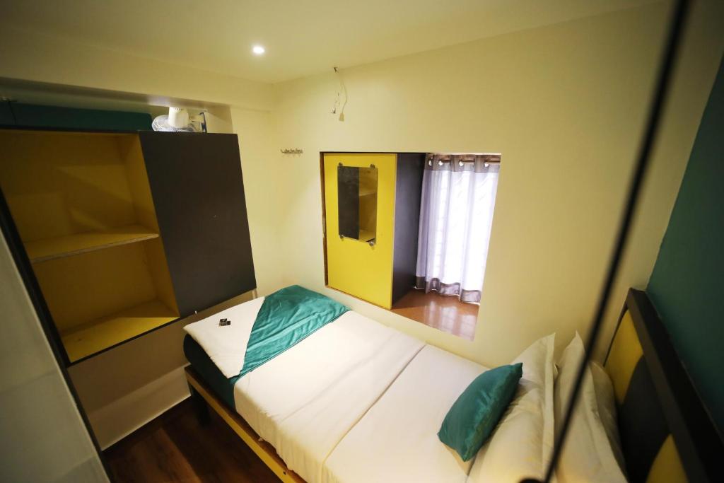 Postel nebo postele na pokoji v ubytování CABIN STAY-SOCIAL HUBZ