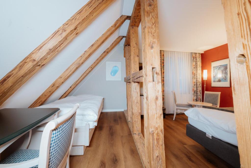 Postel nebo postele na pokoji v ubytování Parkhotel Schwert