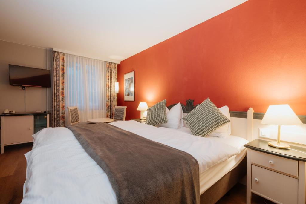Postel nebo postele na pokoji v ubytování Parkhotel Schwert
