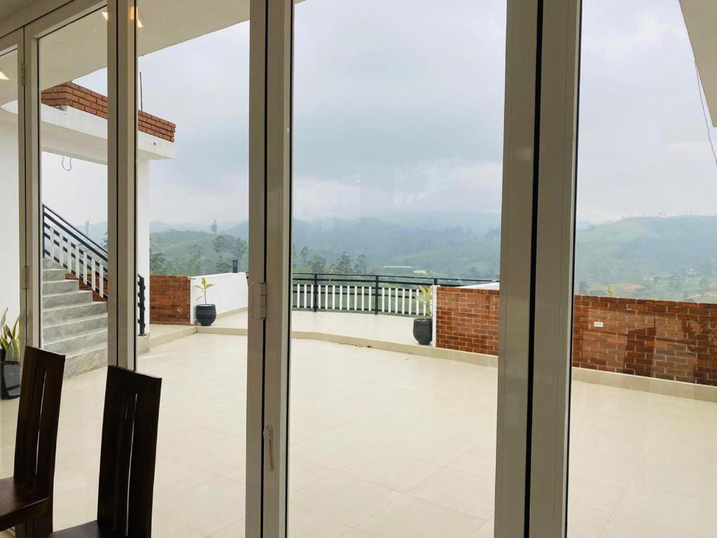 Nespecifikovaný výhled na hory nebo výhled na hory při pohledu z hotelu