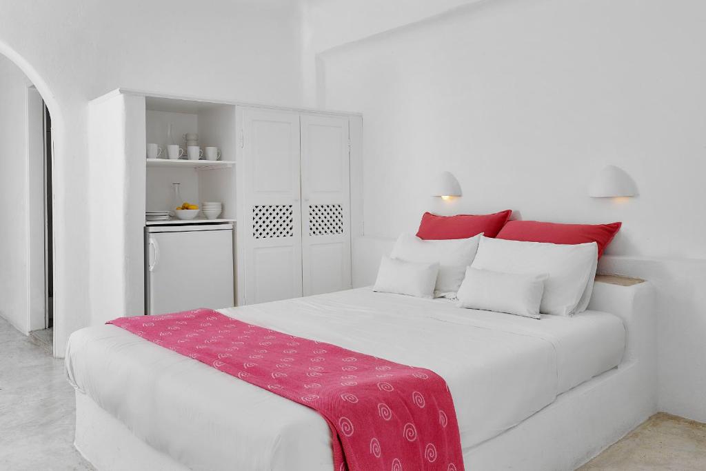 Postel nebo postele na pokoji v ubytování Finikia Memories Hotel