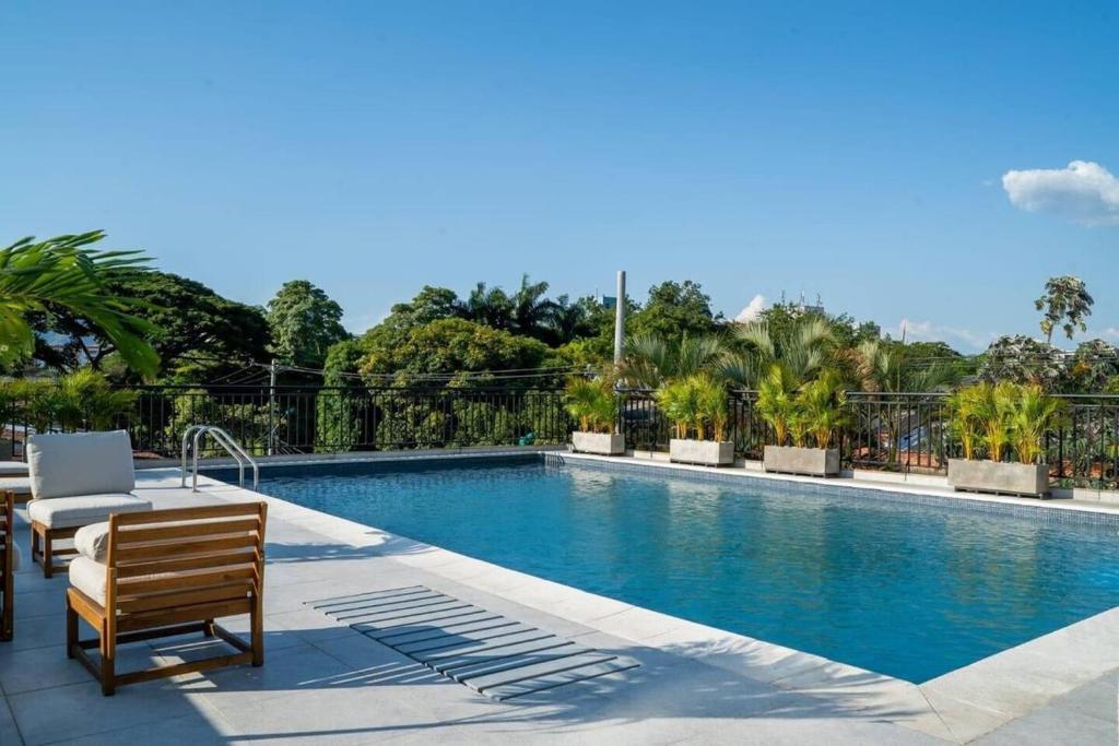 Bazén v ubytování Modern Studio in South Cali - Style & Comfort nebo v jeho okolí