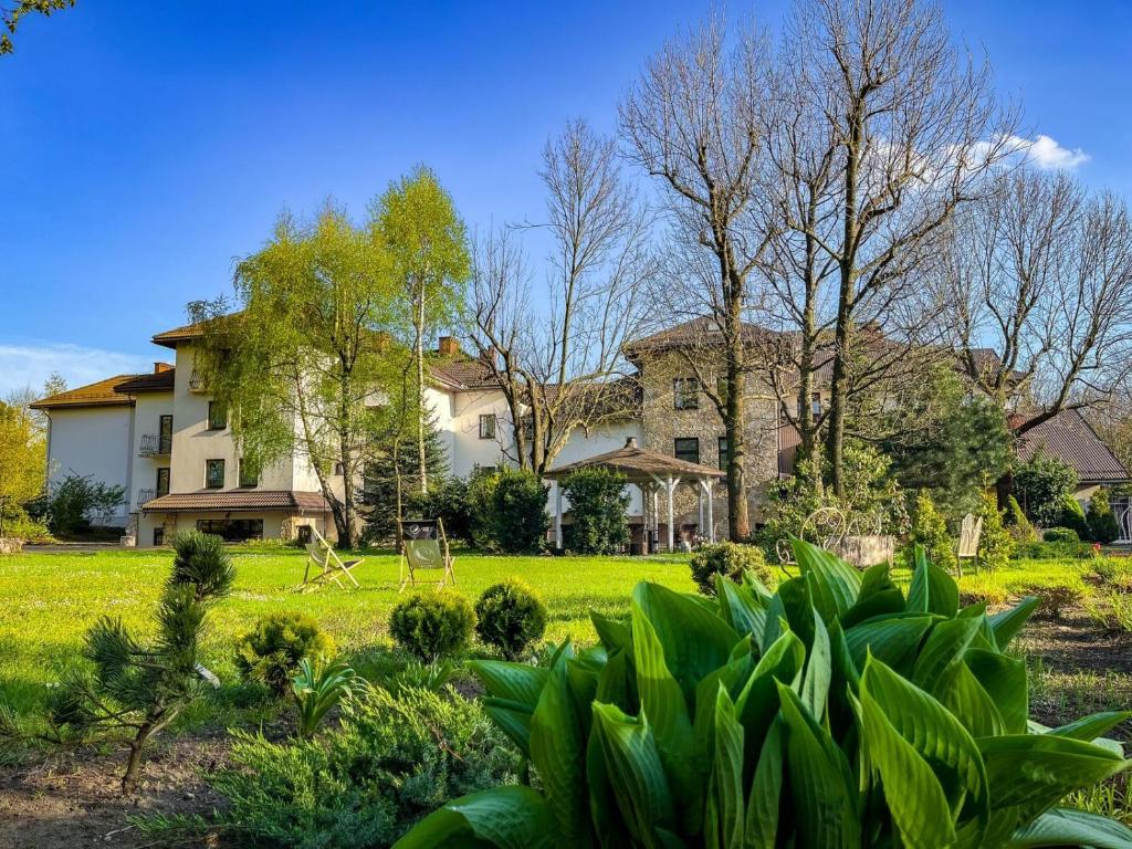 Vonkajšia záhrada v ubytovaní Hotel Victoria