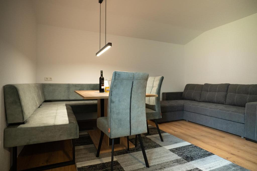 Posezení v ubytování Gästehaus Schoder