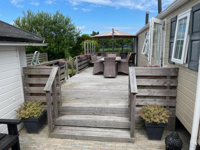 Zahrada ubytování Chalet Makkum C99B met prive gelegen tuin aan het water