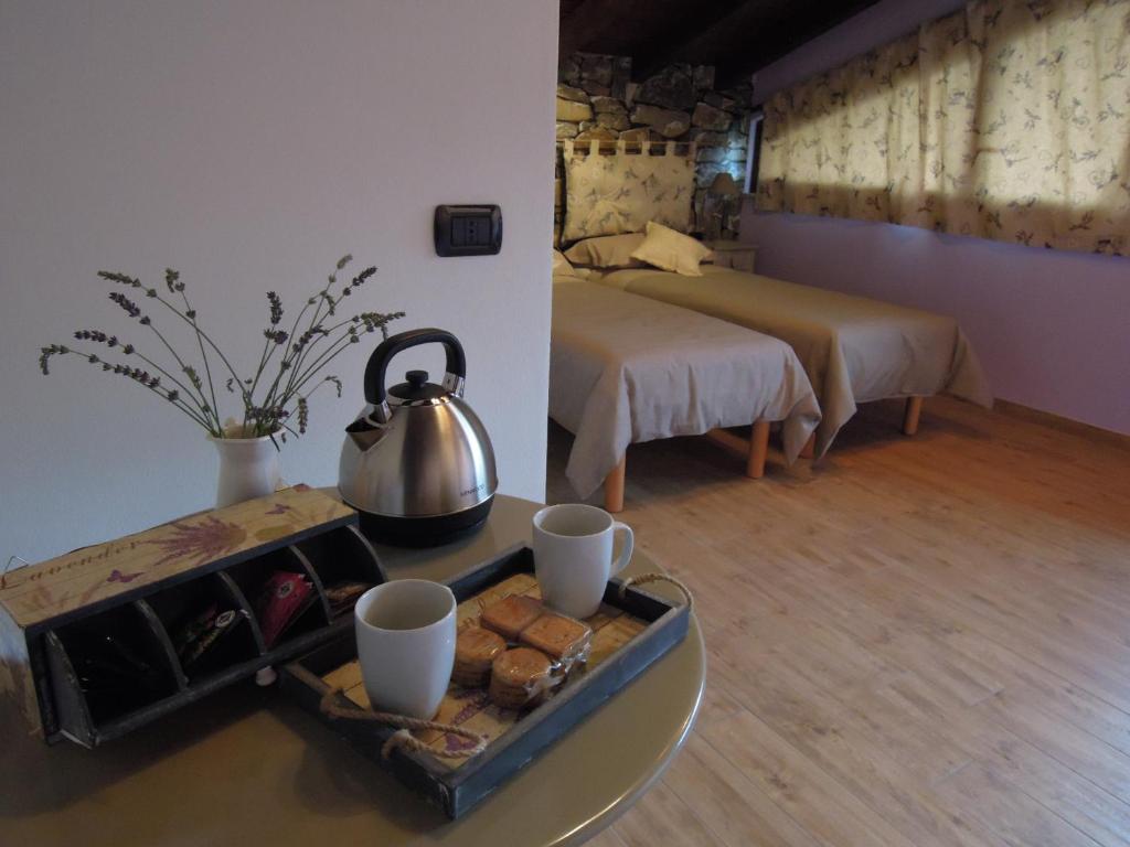 Příslušenství pro přípravu čaje a kávy v ubytování B&B Family and Group Bell'Ulivo
