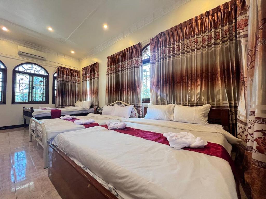 Postel nebo postele na pokoji v ubytování Lotus Blanc Homestay Villa