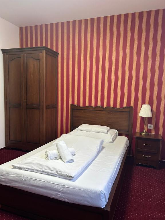 Postel nebo postele na pokoji v ubytování Zámocká koruna u Hoffera