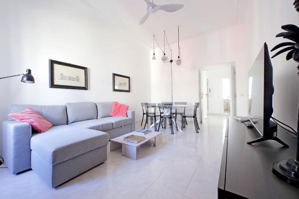 New Comfortable 2 Br Della Vittoria by Halldis