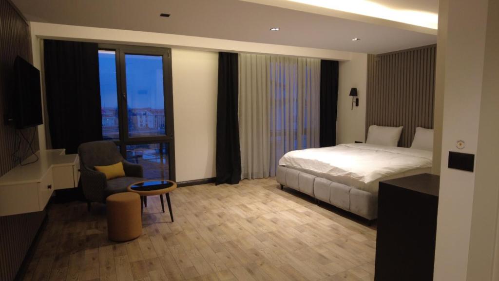Postel nebo postele na pokoji v ubytování Sarıkamış CK Hotel