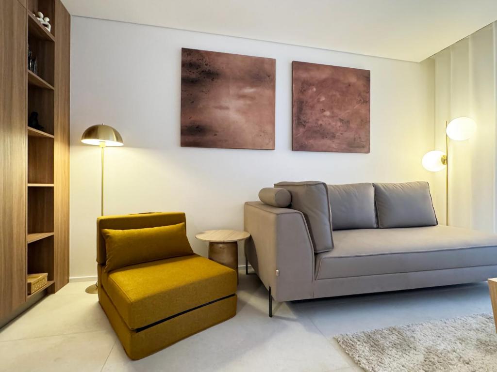 Posezení v ubytování Marcel Cahen 5 Luxurious Home for Families Groups and Events