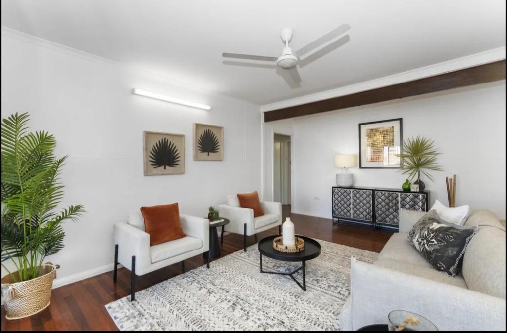 Posezení v ubytování 3 bdrm Home in City Heart