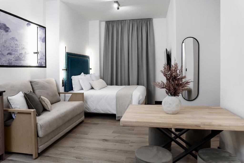 Hotel Aptos Alejandra Home by Maxi Hoteles - Resim 14