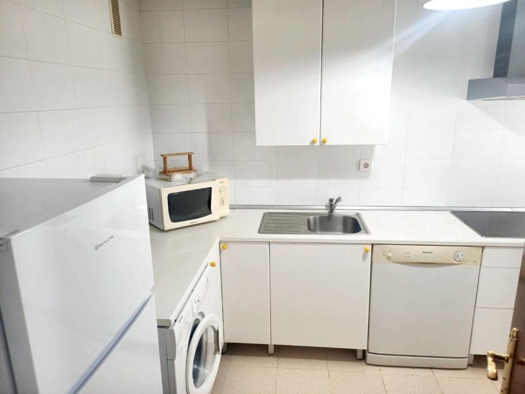 Kuchyňa alebo kuchynka v ubytovaní Spacious Apartment in Isla Cristina near Beaches, 115 m²
