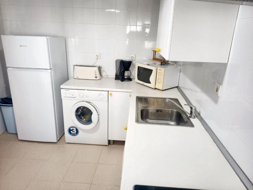 Kuchyňa alebo kuchynka v ubytovaní Spacious Apartment in Isla Cristina near Beaches, 115 m²