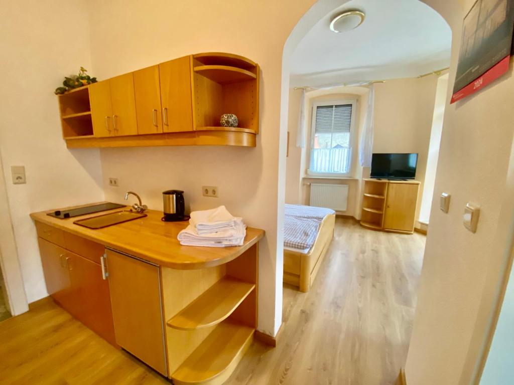 Kuchyň nebo kuchyňský kout v ubytování Landgasthof Goldener Löwe Mainbernheim