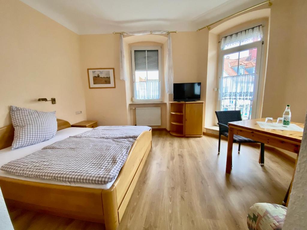 TV a/nebo společenská místnost v ubytování Landgasthof Goldener Löwe Mainbernheim