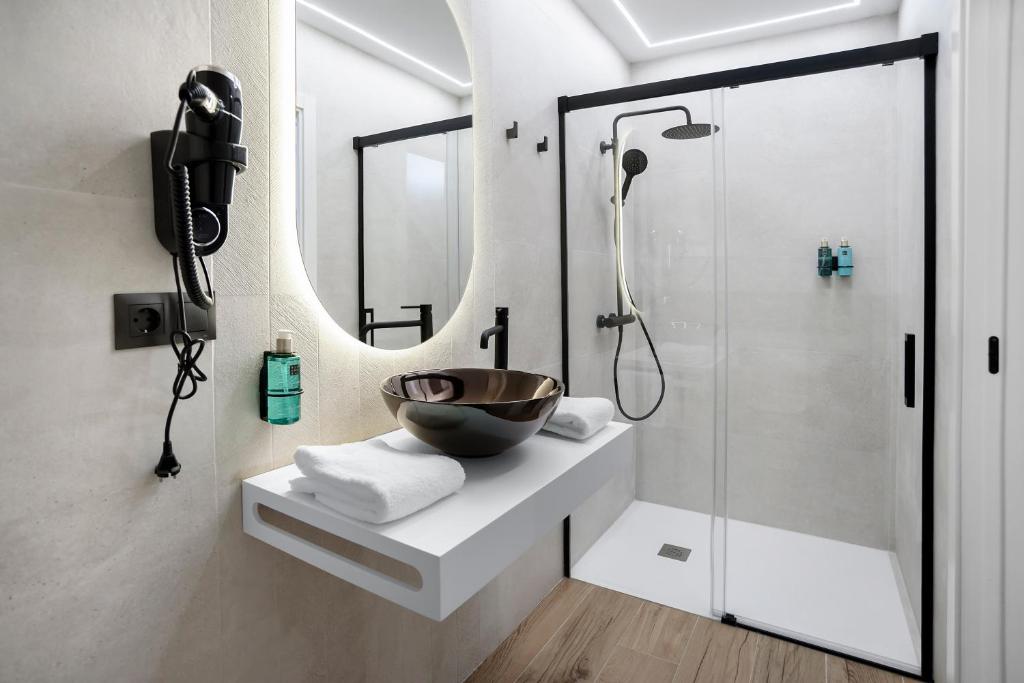 Hotel Aptos Alejandra Home by Maxi Hoteles - Resim 12