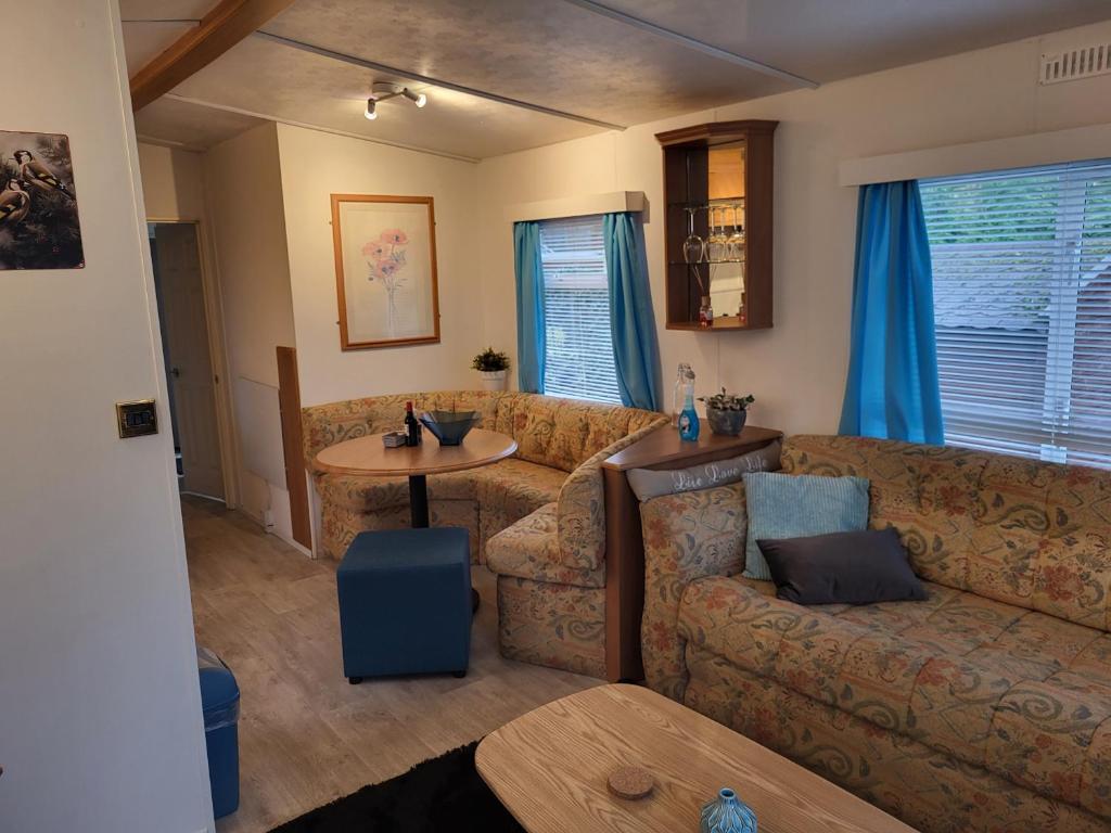 Posezení v ubytování Gerenoveerd chalet met tuin