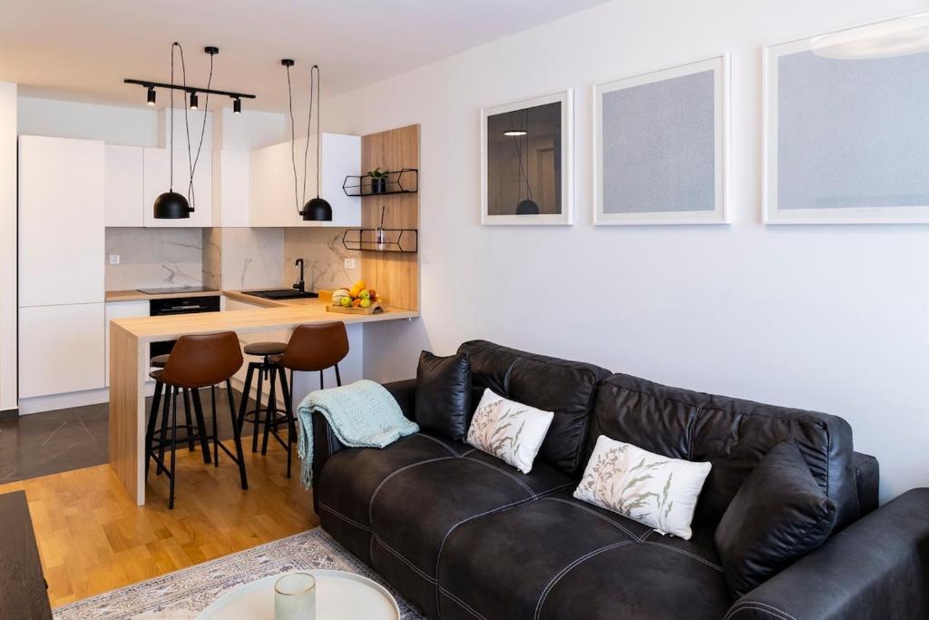 Elegance & Cozy by HOME Apartments, FREE Parking
