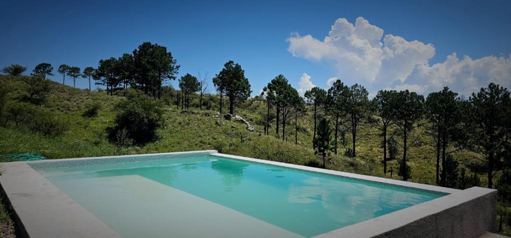 Πισίνα στο ή κοντά στο Casa en las sierras