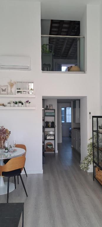 Kuchyň nebo kuchyňský kout v ubytování Apartamento Duplex casa Palacio rehabilitado centro El Puerto