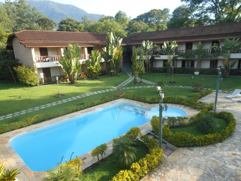 an image of a swimming pool in a yard at Pousada Muriqui in São Francisco Xavier