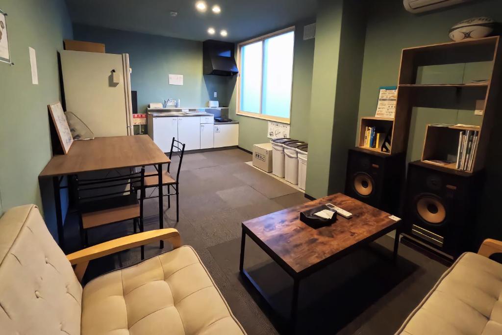 Kuchyň nebo kuchyňský kout v ubytování Tasogare Hostel