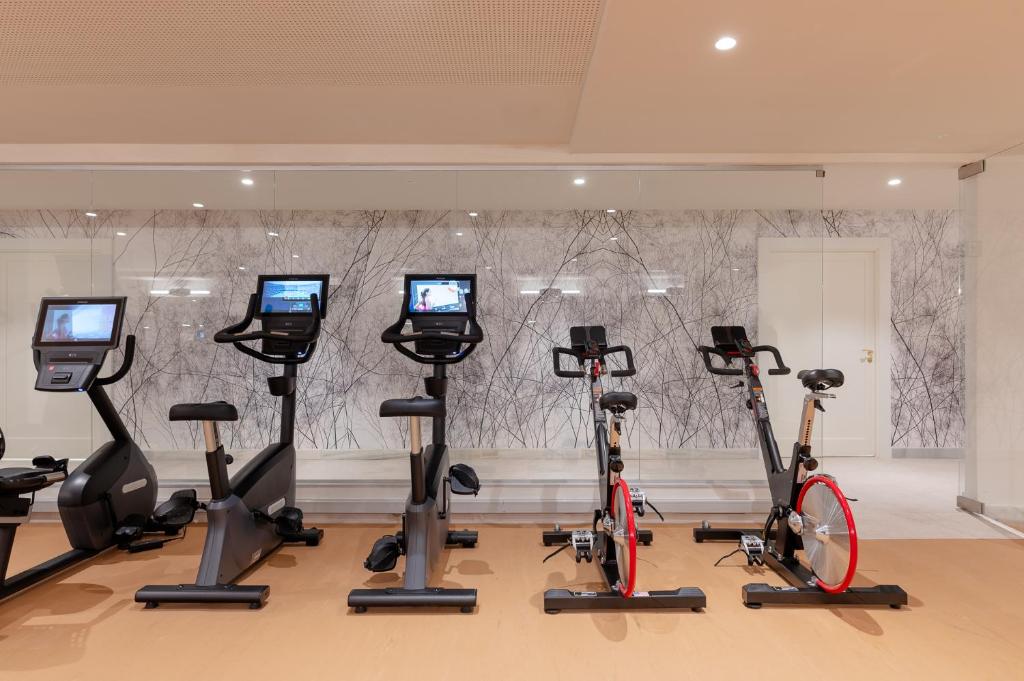 Fitness centrum a/nebo fitness zařízení v ubytování Hiru Uhinak