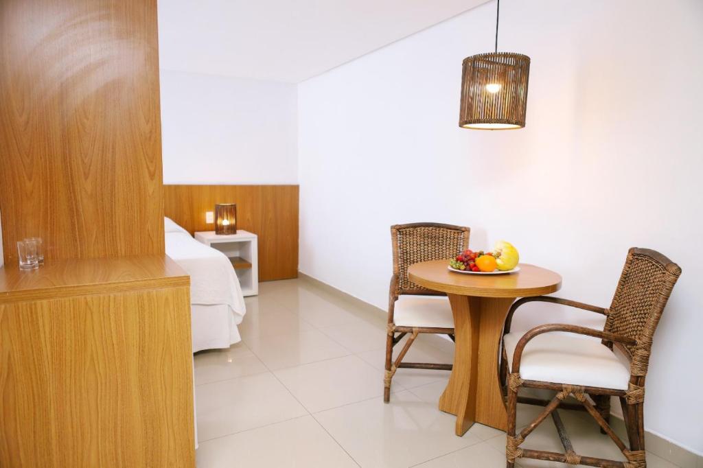 Uma área de estar em Porto Suítes Natal Hotel