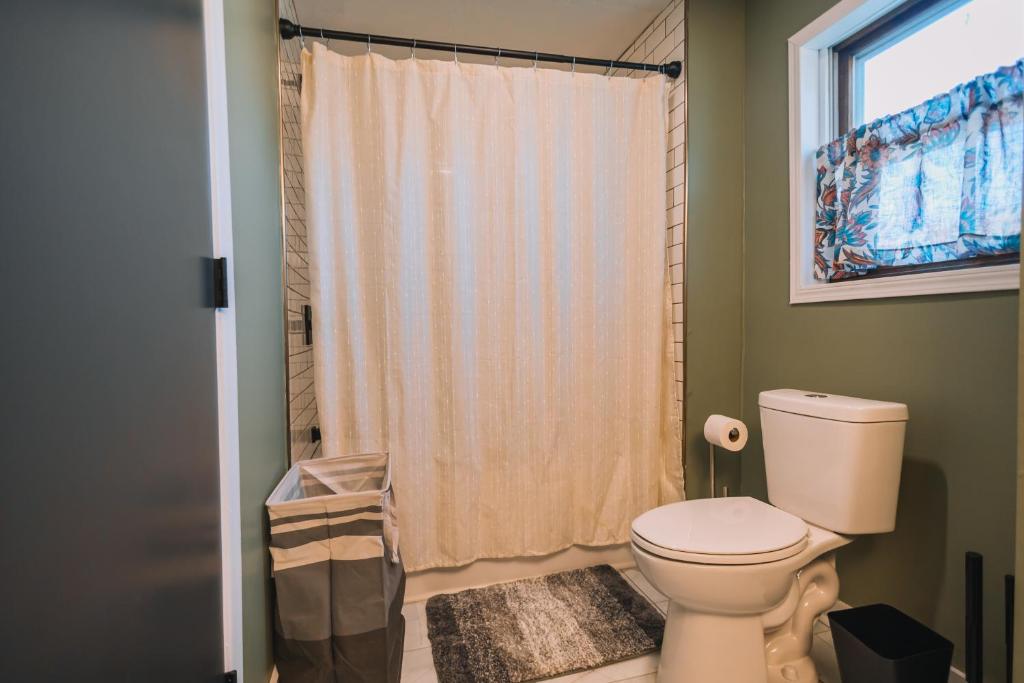 Family Friendly Downtown Apple Creek by Antiques - Huis Met Vier Slaapkamers