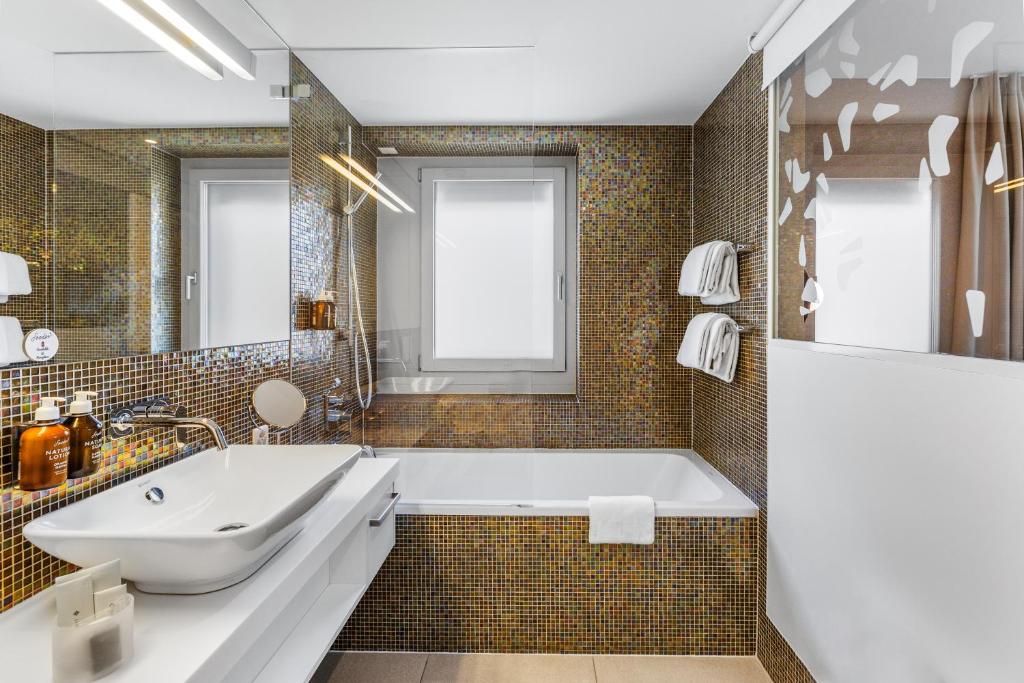 Bilik mandi di Hotel D - Basel - Fully Renovated 2025