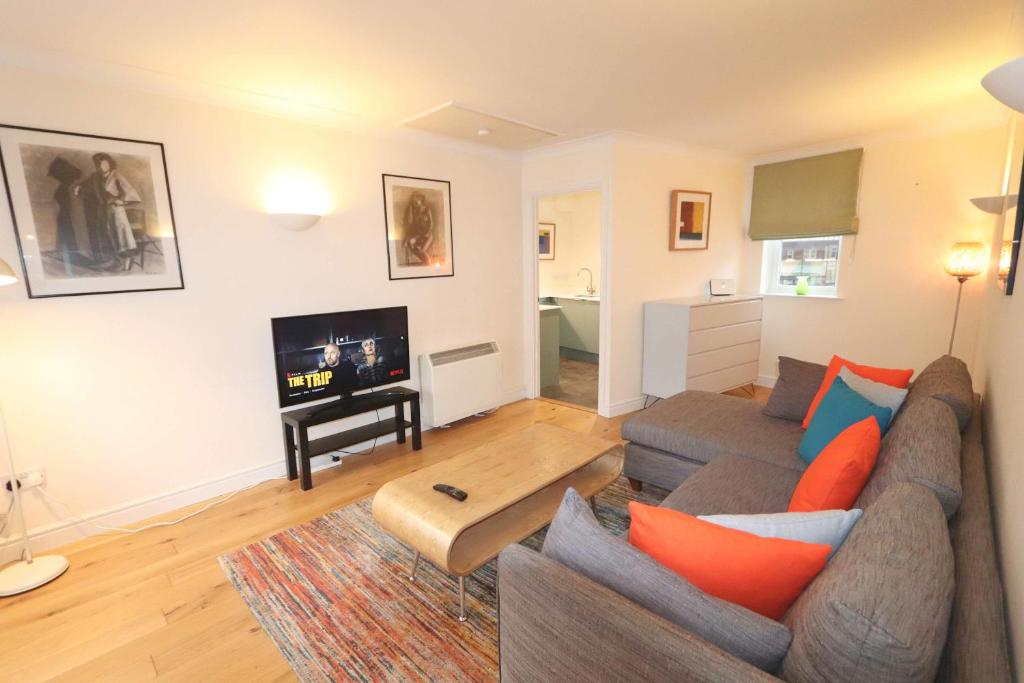 Quiet riverside apartment with views and parking-, Bristol (updated ...