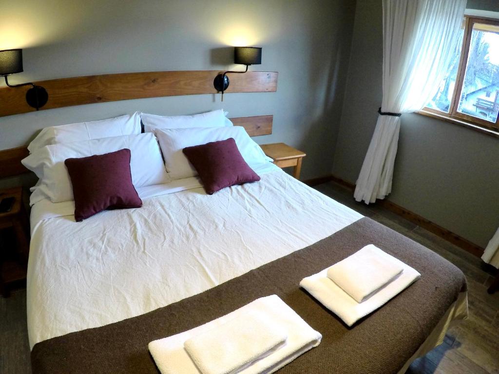 Uma cama ou camas num quarto em Las Marianas Hotel