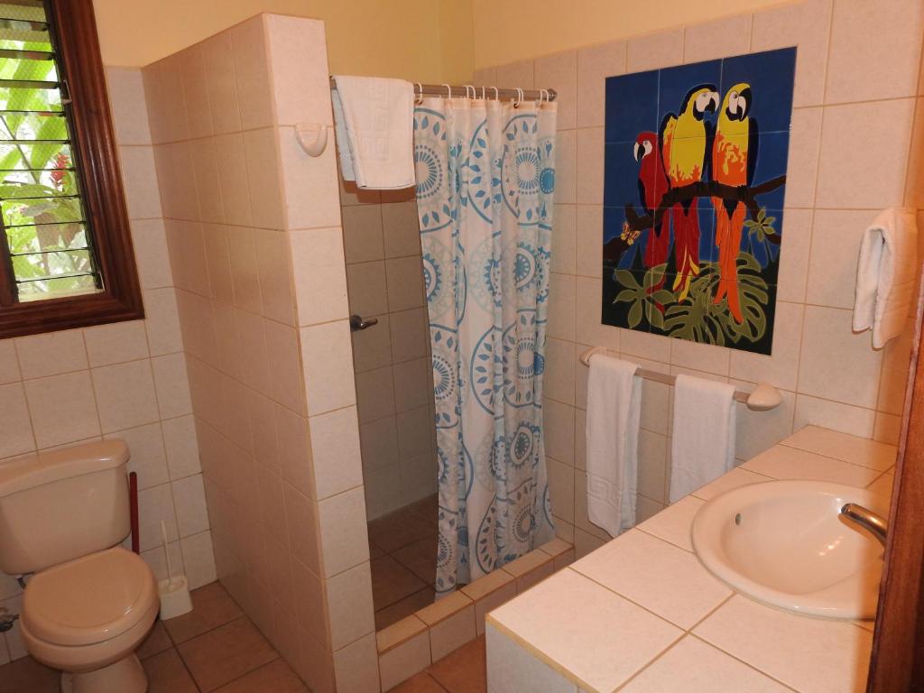 Koupelna v ubytování Playa Negra Guesthouse