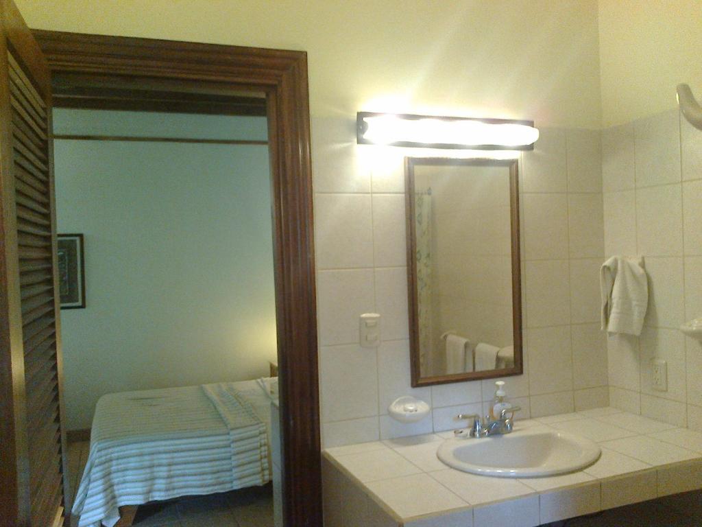 Koupelna v ubytování Playa Negra Guesthouse