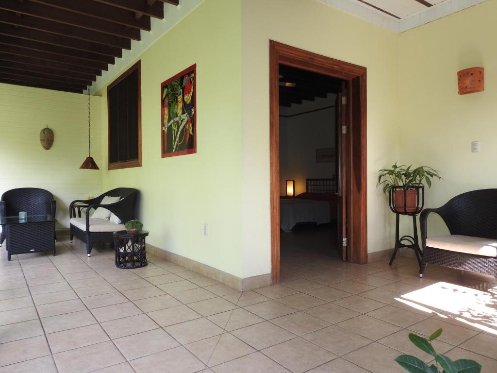 Posezení v ubytování Playa Negra Guesthouse