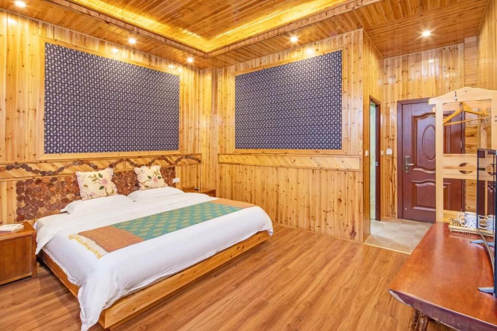 Postel nebo postele na pokoji v ubytování Long An Hotel 龙胜龙安酒店
