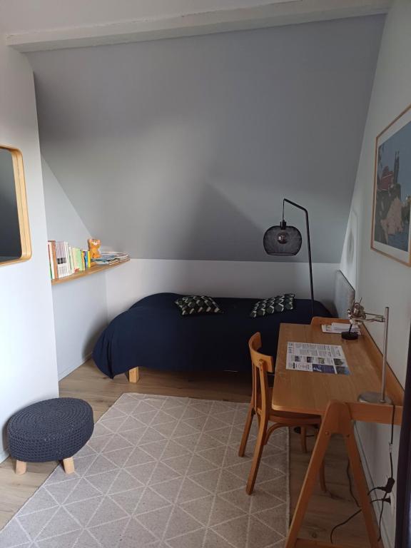 Posezení v ubytování CHARMANT APPARTEMENT à 150 M des THERMES et du CENTRE VILLE