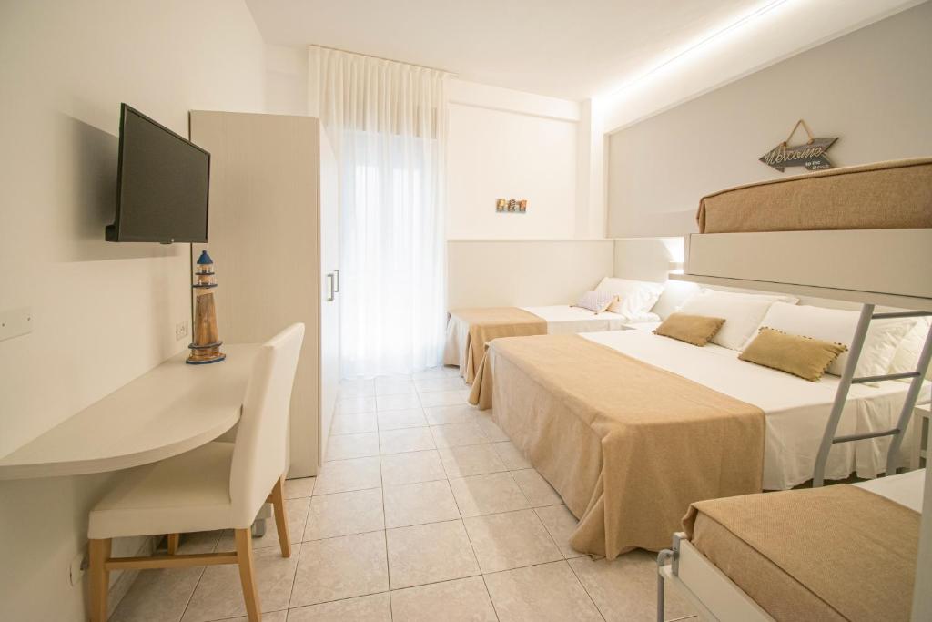 Postel nebo postele na pokoji v ubytování Ambra Hotel Cattolica