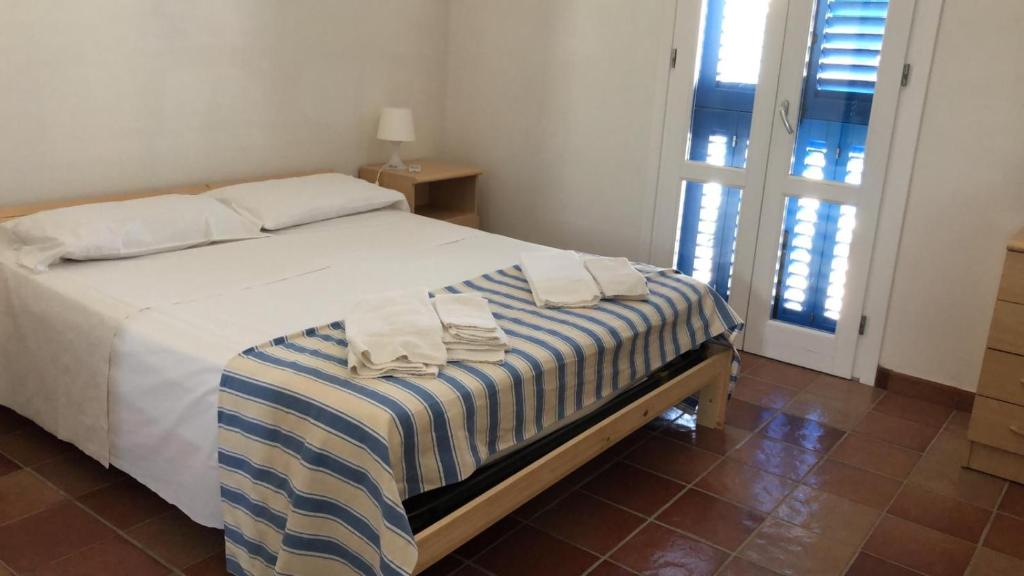 Rúm í herbergi á Residence Favignana