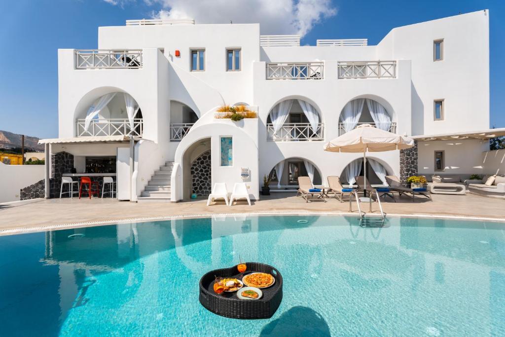 Bazén v ubytování La Bellezza Eco Boutique Hotel nebo v jeho okolí