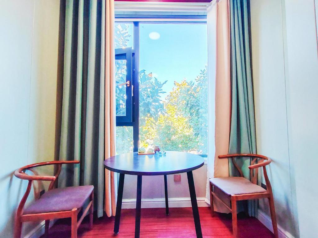 Fotografie z fotogalerie ubytování 凨凪凮夙雪山观景酒店 v destinaci Baisha