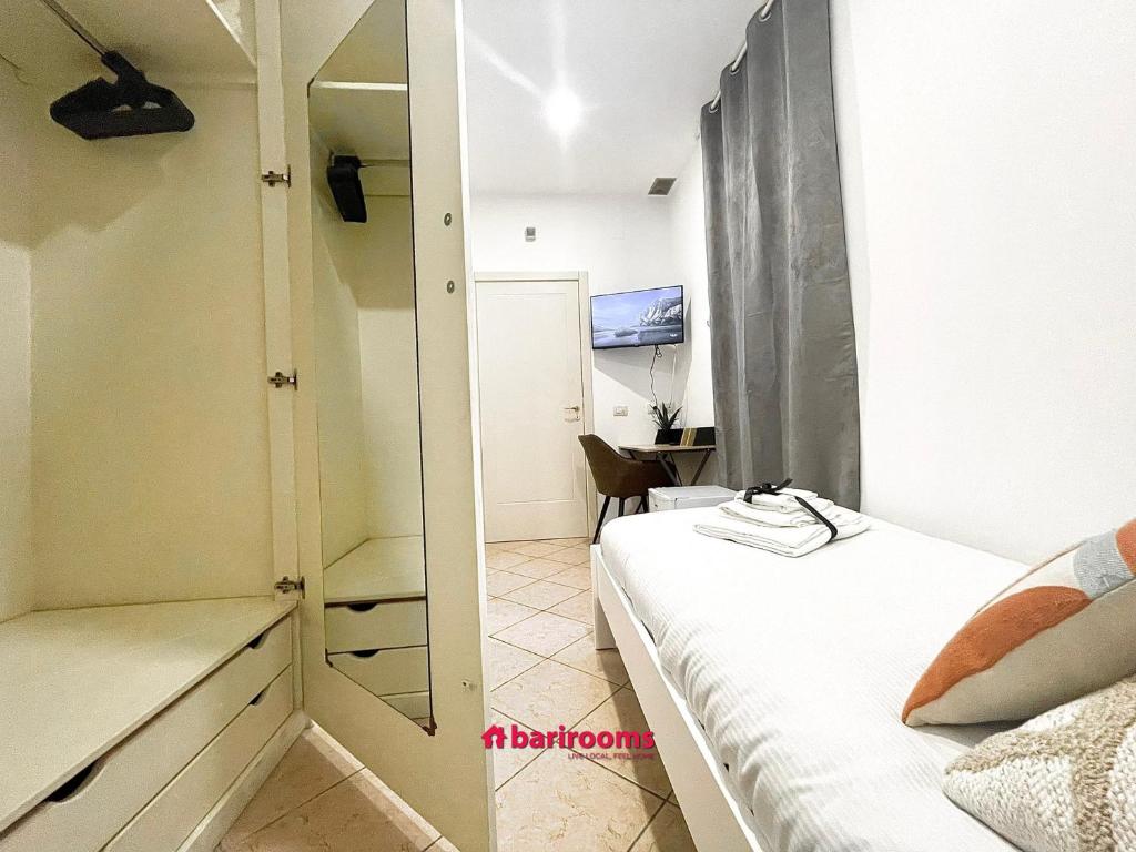 Postel nebo postele na pokoji v ubytování BARI ROOMS Abate Gimma