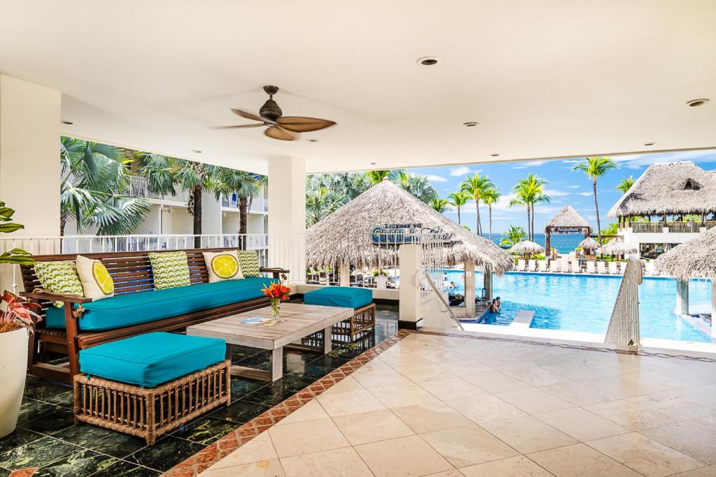 Bazén v ubytování Margaritaville Beach Resort Playa Flamingo nebo v jeho okolí