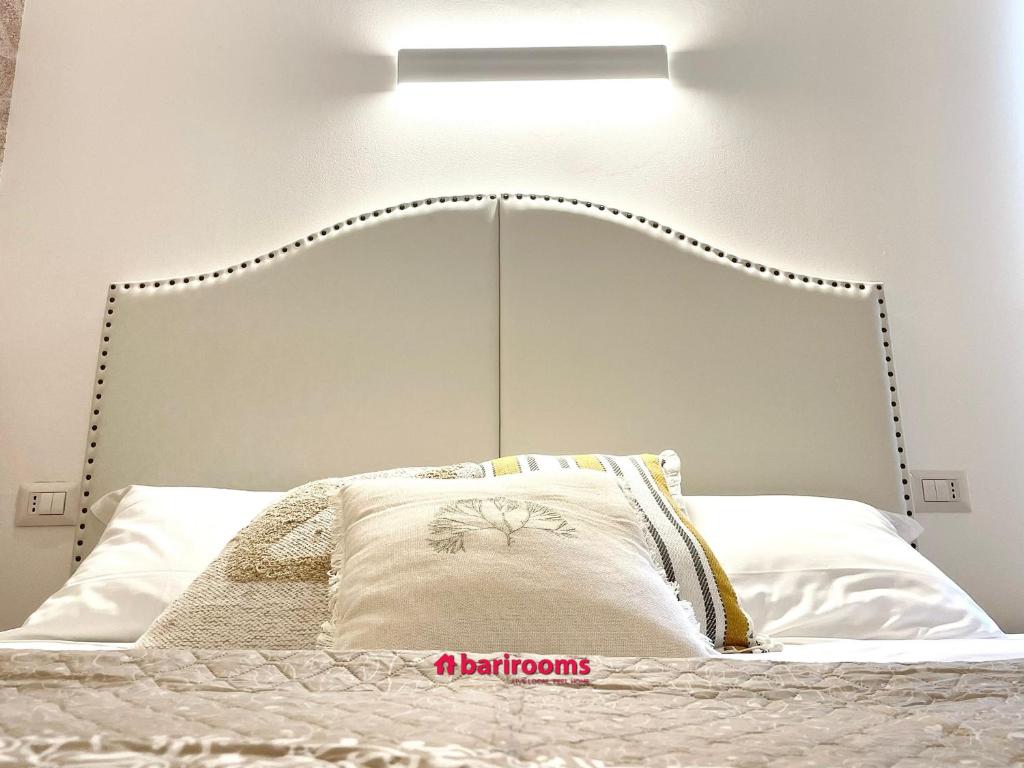 Postel nebo postele na pokoji v ubytování BARI ROOMS Abate Gimma