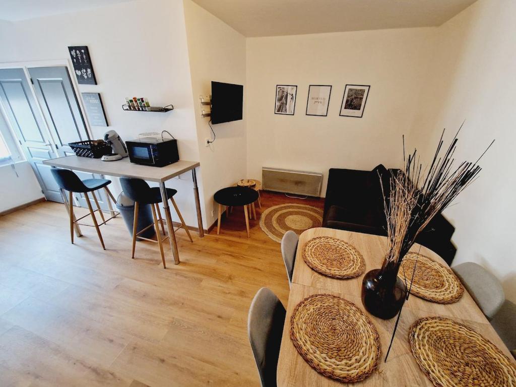 Photo de la galerie de l'établissement F3 Close to fully equipped center, à Maubeuge