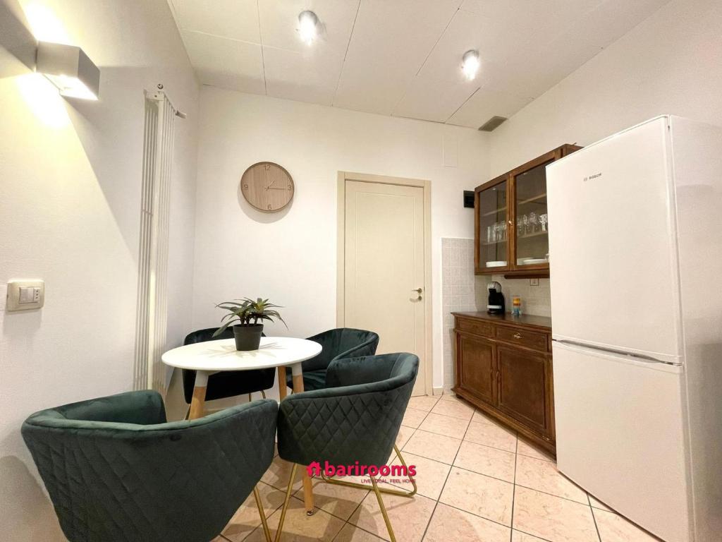 Kuchyň nebo kuchyňský kout v ubytování BARI ROOMS Abate Gimma