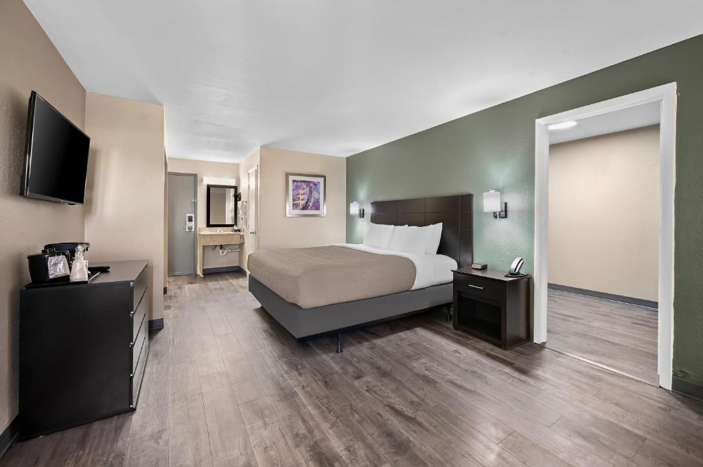 Quality Inn Fort Myers Cape Coral - Efficiency King Room - Niet -roken